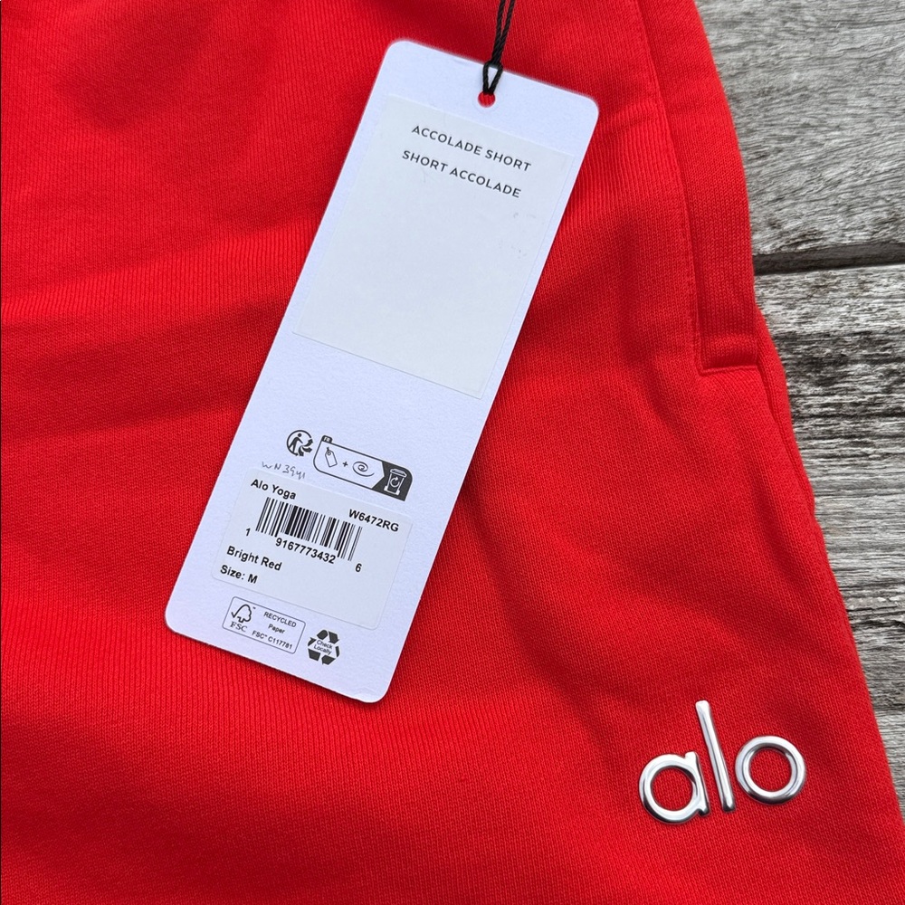 ALO Accolade Short Bright Red size medium NWT ❤️ - Picture 2 of 4